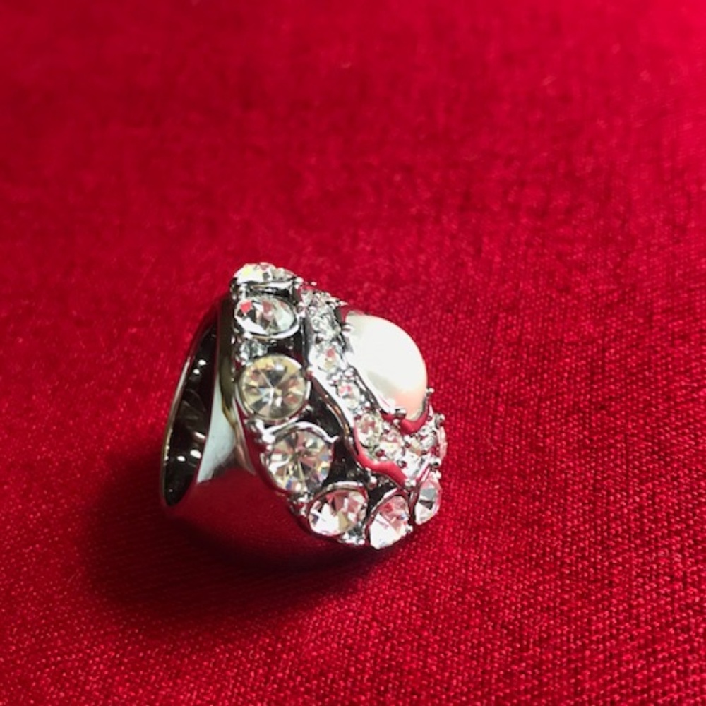 Ann Taylor pearl & rhinestone ring size 6